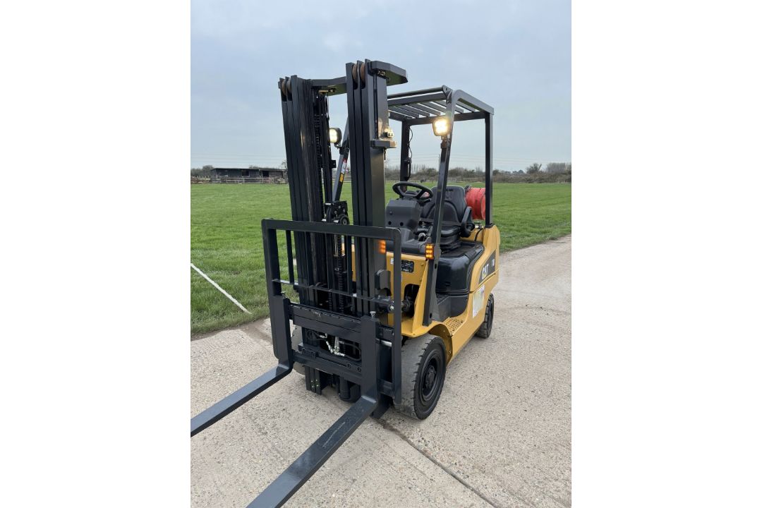 2018 CATERPILLAR 1.8 Tonne Gas Forklift Truck (Container) Triple Mast - Image 2 of 9