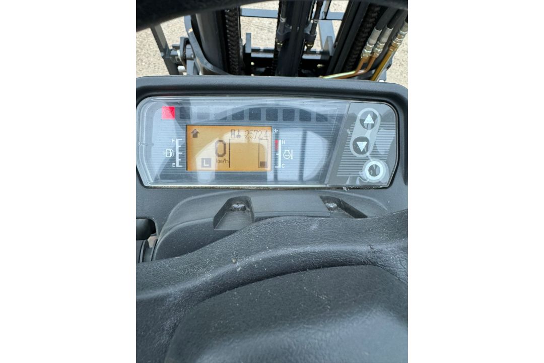 2018 CATERPILLAR 1.8 Tonne Gas Forklift Truck (Container) Triple Mast - Image 9 of 9