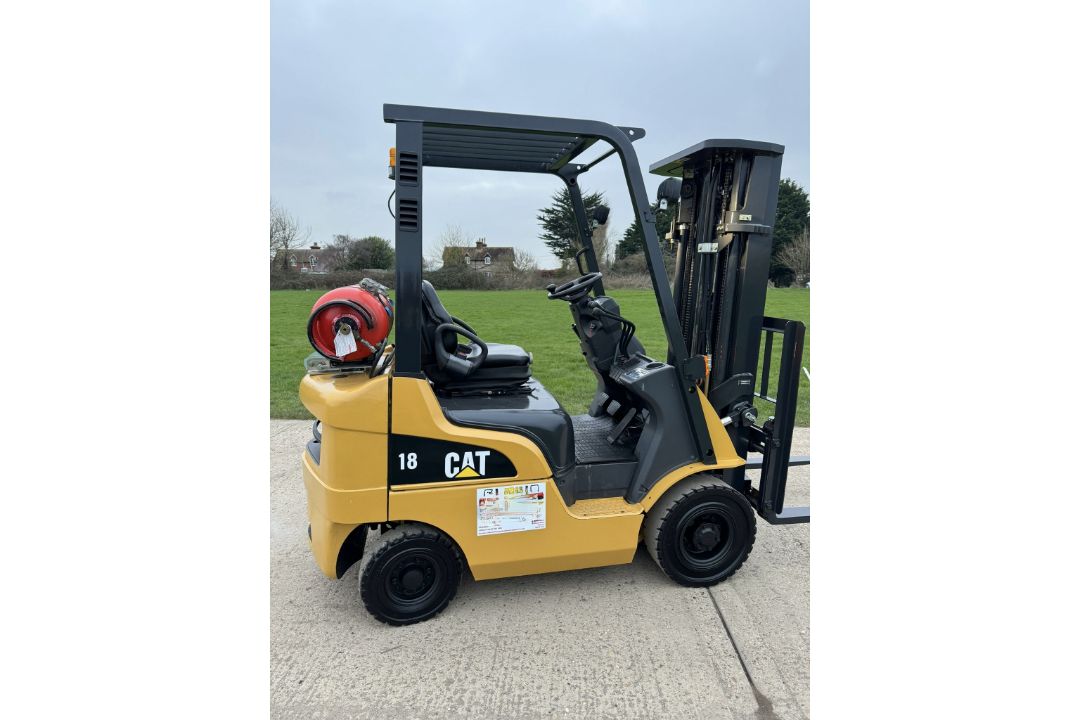 2018 CATERPILLAR 1.8 Tonne Gas Forklift Truck (Container) Triple Mast - Image 3 of 9