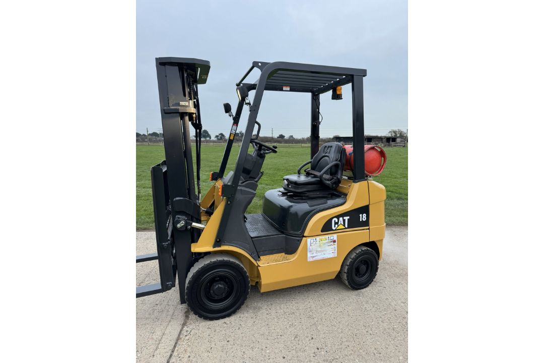 2018 CATERPILLAR 1.8 Tonne Gas Forklift Truck (Container) Triple Mast - Image 1 of 9