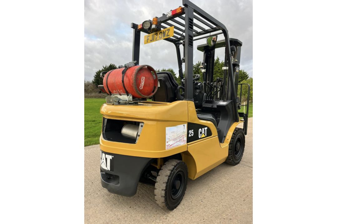 2017, CATERPILLAR 2.5 Tonne Gas Forklift (Container) Triple Mast - Image 6 of 10