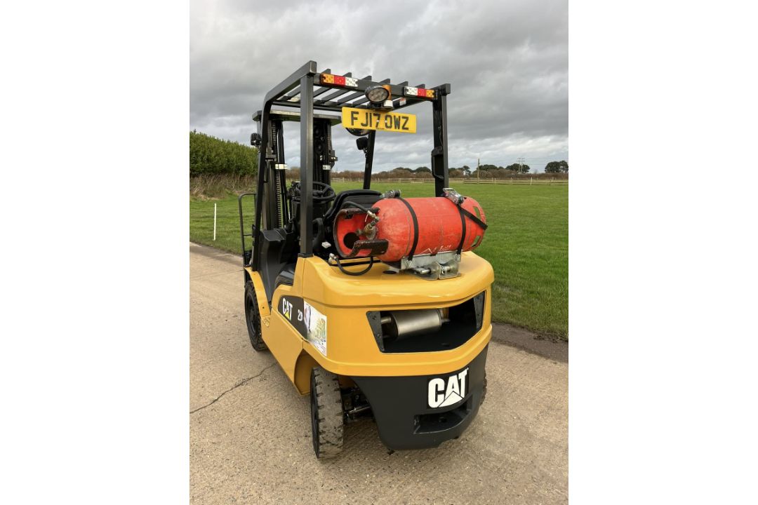 2017, CATERPILLAR 2.5 Tonne Gas Forklift (Container) Triple Mast - Image 9 of 10