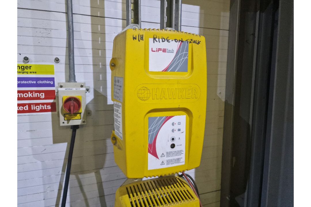 Hawker Lifetech Charger - Image 1 of 3
