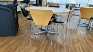 Round Cafeteria Table & Chairs x4