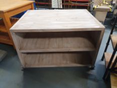 Table On Castors