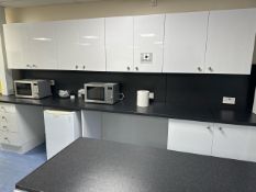 Kitchenette & Contents