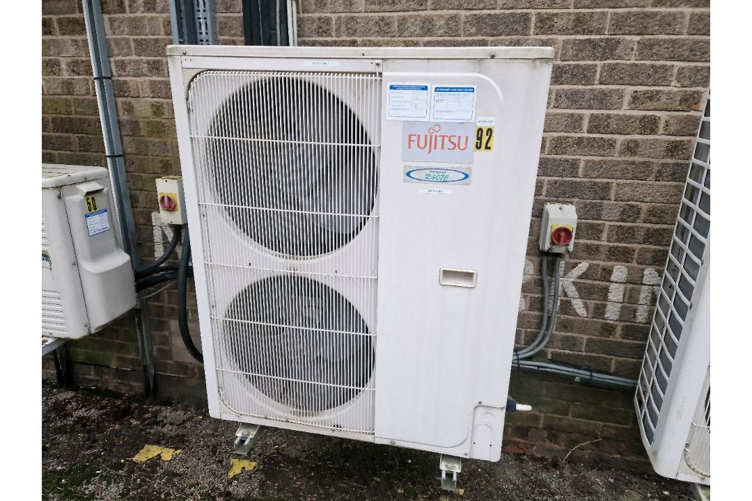 Fujitsu Outdoor Aircon Unit - Image 1 of 3