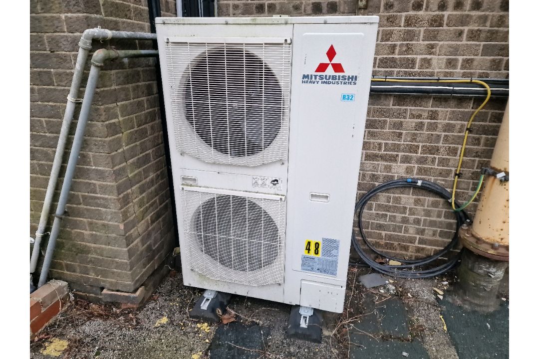 Mitsubishi Outdoor Aircon Unit - Image 1 of 4