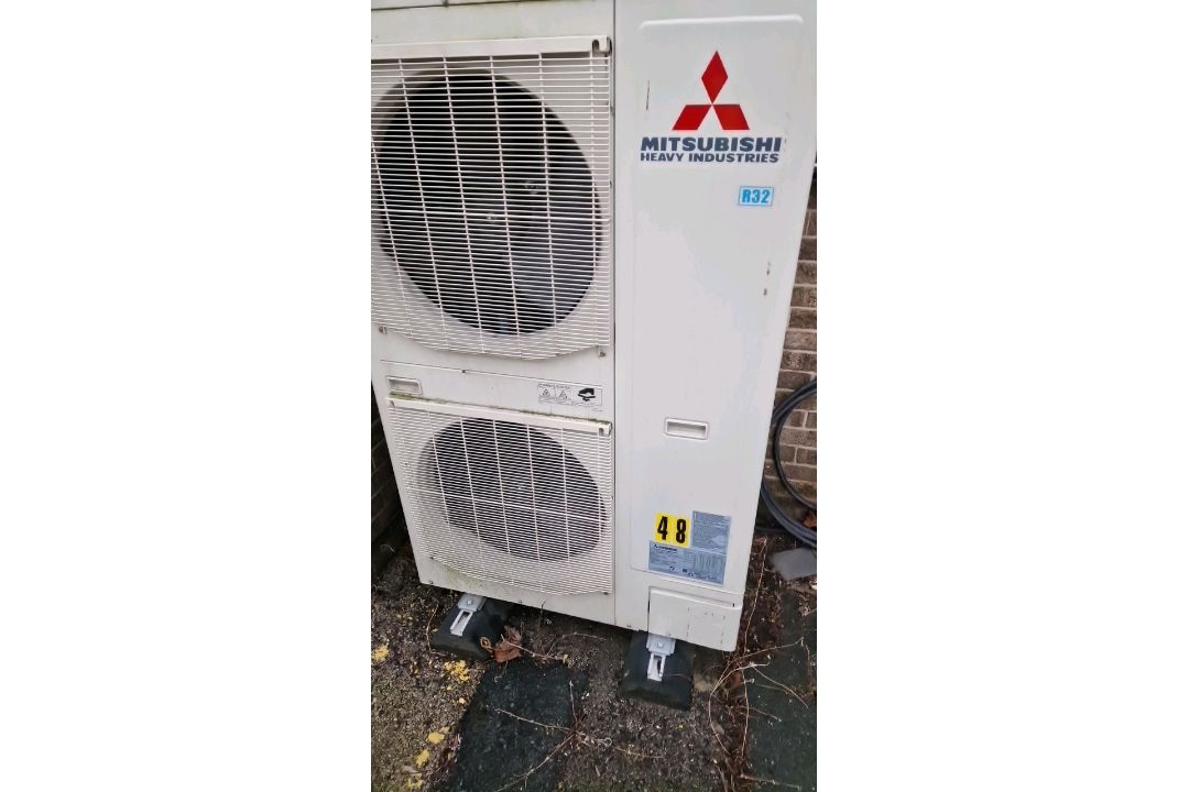 Mitsubishi Outdoor Aircon Unit - Image 2 of 4