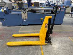 High Lift Wide Pump Tru k