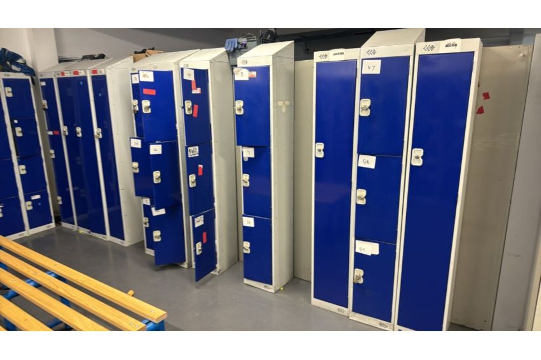 Bank of 4 Lockers