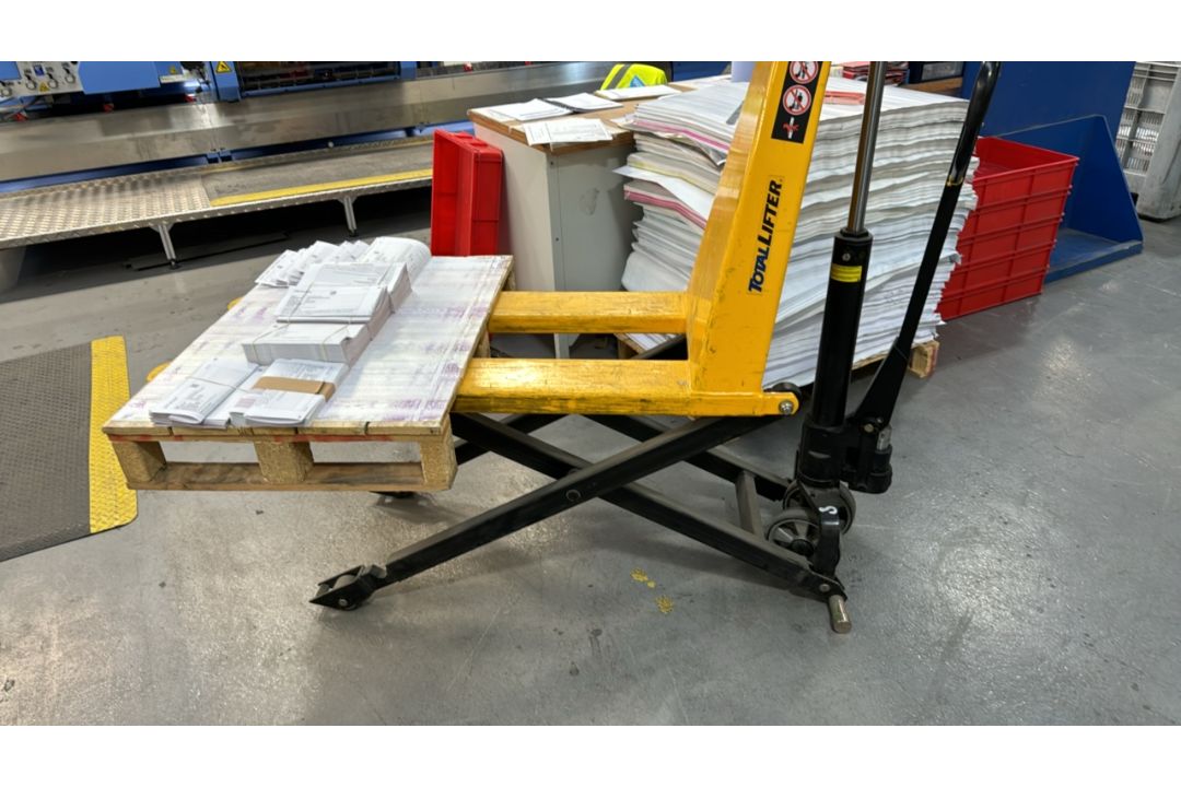 Total Lifter High Lift Pallet Truck - Image 2 of 5