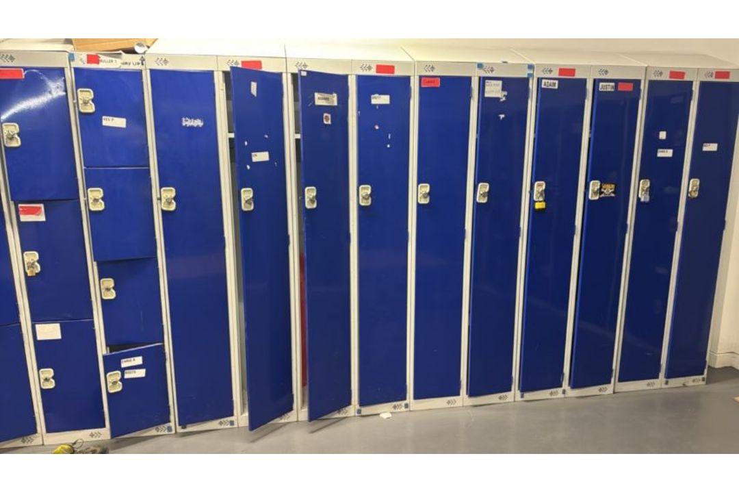 Bank of 5 Lockers