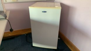 *NO RESERVE* CoolZone Fridge