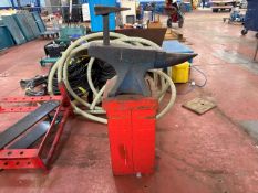 *NO RESERVE* 17 Kilo Anvil and Stand