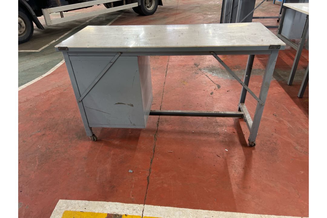 *NO RESERVE* Grey Metal Work Table With Drawers - Image 3 of 7