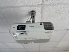 *NO RESERVE* Epson EB905 Projector and Pull Down Screen