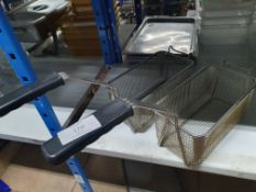 2 x fryer baskets