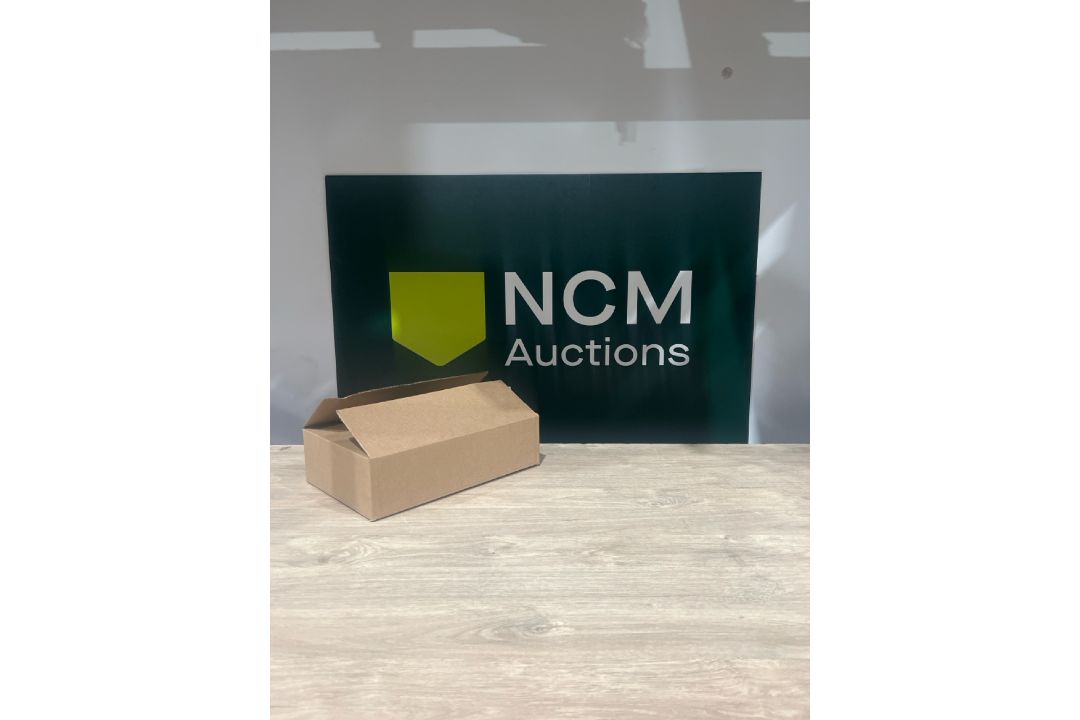 Cardboard Flat Pack boxes x 400 - 38.5cm x 27cm x 10.5cm - Image 1 of 3