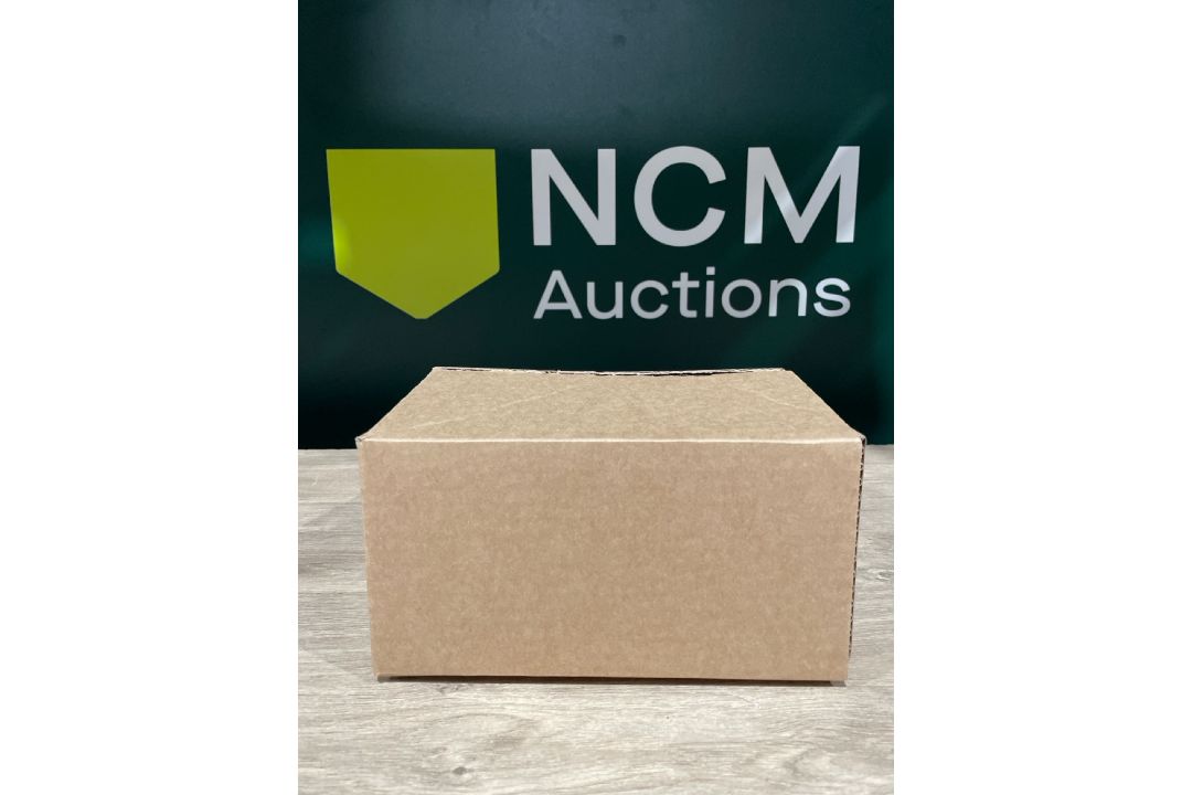Cardboard flat pack boxes x 900 - 24.5cm x 24.5cm x 12cm - Image 1 of 3