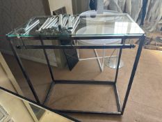 Glass Top Metal Display Rail