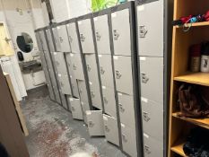 Set of 5 Locker Towers Comprising 20 Lockers