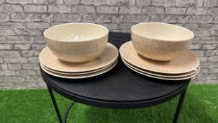 Amara dinner plates and service bowl set