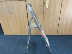 ref 104 - Metal Step Ladder