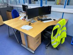 NO RESERVE - Bank of 6 Office Desks and Chairs