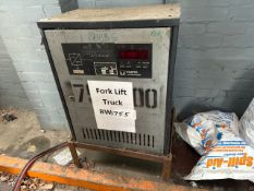 NO RESERVE - Varta Poehler Digital Forklift Charging Station
