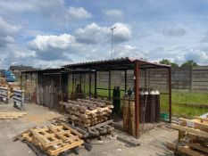 NO RESERVE - External Mesh Storage Compartment