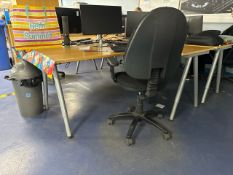 NO RESERVE - Bank of 6 Office Desks and Chairs
