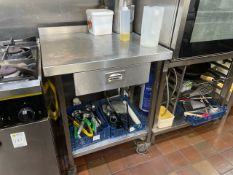 NO RESERVE - Kitchen cabinet/Table