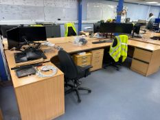 NO RESERVE - Bank of 6 Office Desks and Chairs