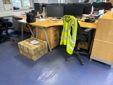 NO RESERVE - Bank of 6 Office Desks and Chairs