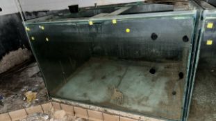 ** NO RESERVE ** Glass Fish Tank