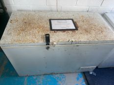 ** NO RESERVE ** Freezer