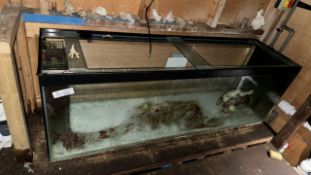 ** NO RESERVE ** Glass Fish Tank
