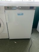 Lec 44442634 Essenchill Fridge