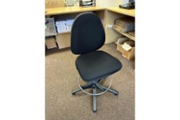 NO RESERVE Static Chairs x2