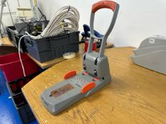 Rapid HDC150 Hole Punch