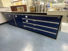 No Reserve - Bank Of 4 x Storage Units