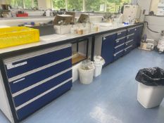 No Reserve - Bank Of 8 x Storage Units