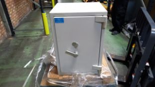 NO RESERVE, Commercial Safe, Supplied with Key