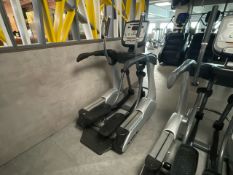 True Fitness Cross Trainer 900