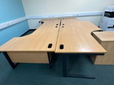 NO RESERVE 4 x Radial Office Desks