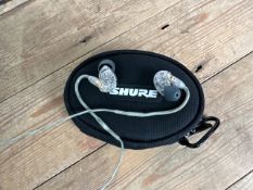 SHURE SE215 In-Ear Monitors