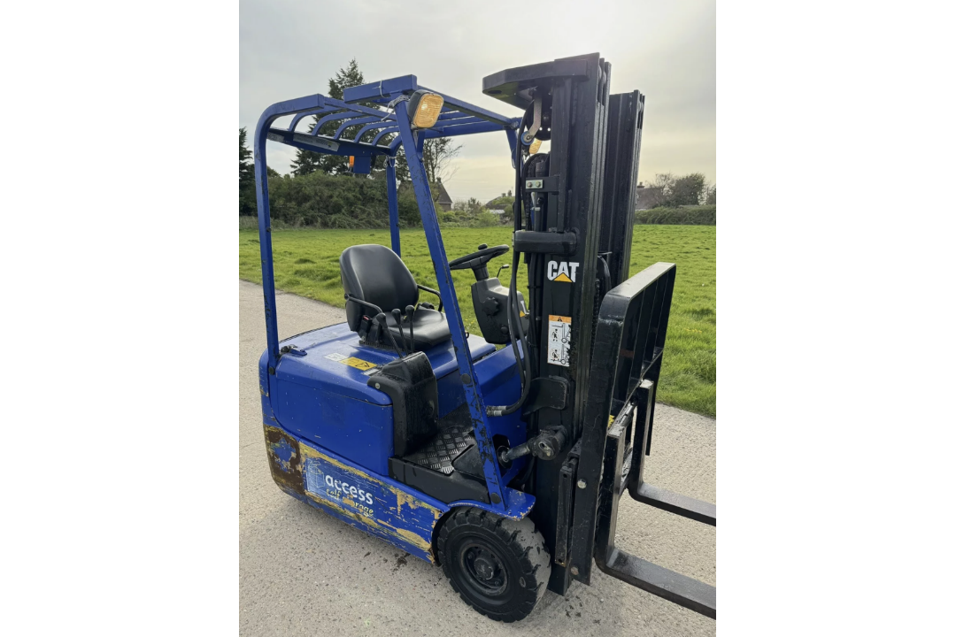 CATERPILLAR, 1.5 - Electric Forklift Truck (Container Spec) - Image 3 of 4