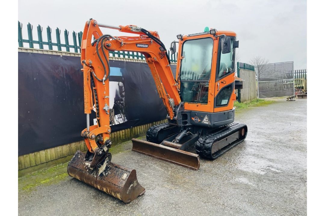 2019, DOOSAN DX27Z EXCAVATOR - Image 1 of 17