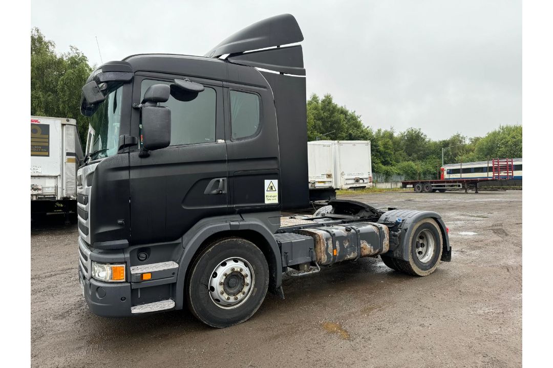 FN18 AZW, 2018 SCANIA G410 Tractor Unit Direct from FRASERS GROUP - SPORTS DIRECT (685,509 km’s) - Image 4 of 7